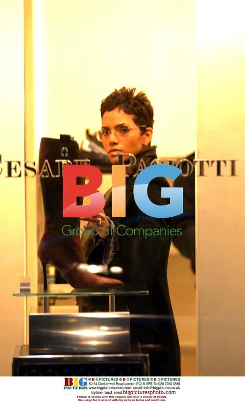 Halle Berry Shopping in Rome