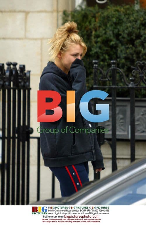 Billie Piper Spotted with Mystery Man