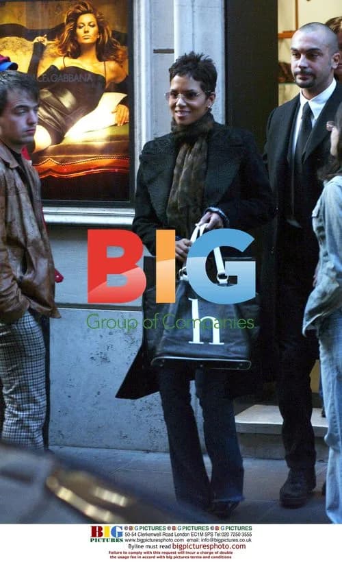 Halle Berry Shopping in Rome