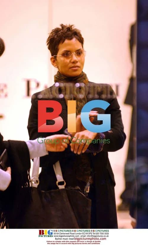 Halle Berry Shopping in Rome