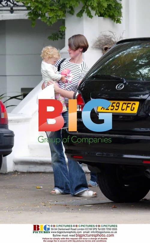 Kate Winslet relaxing in London with baby and friends