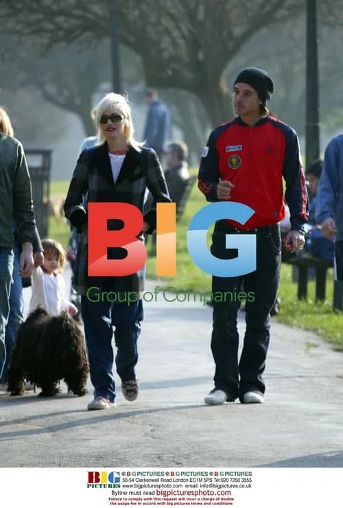 Gwen Stefani Out with Family in London