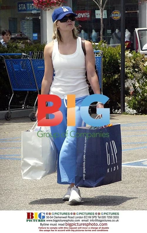 Reese Witherspoon goes shopping in Hollywood