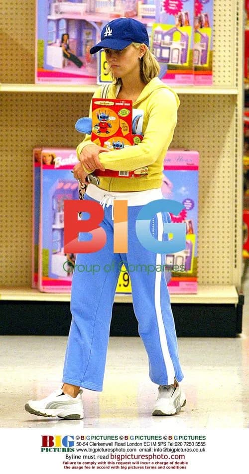 Reese Witherspoon's Shopping Trip