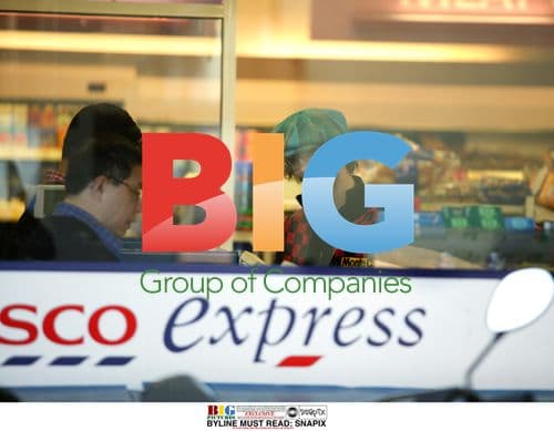 Jay Kay Signing Autographs