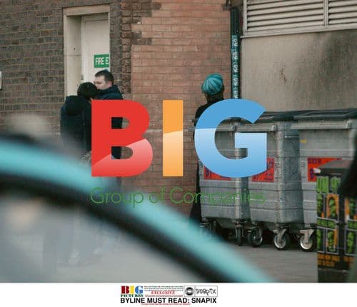 Jay Kay stops for gas, signs autographs