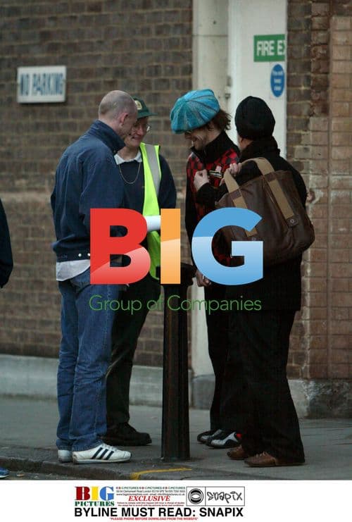 Jay Kay signs autographs at London gas station