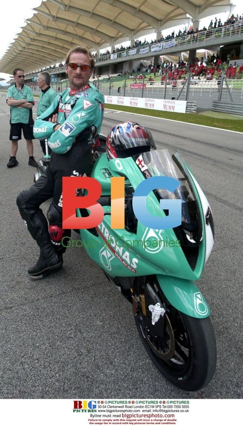 Carl Fogarty Demonstrates New Superbike