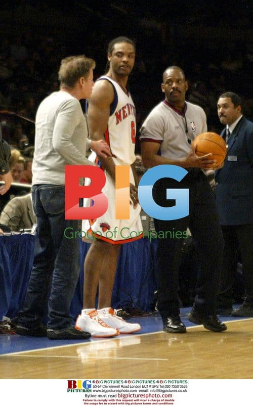Calvin Klein interrupts Knicks game