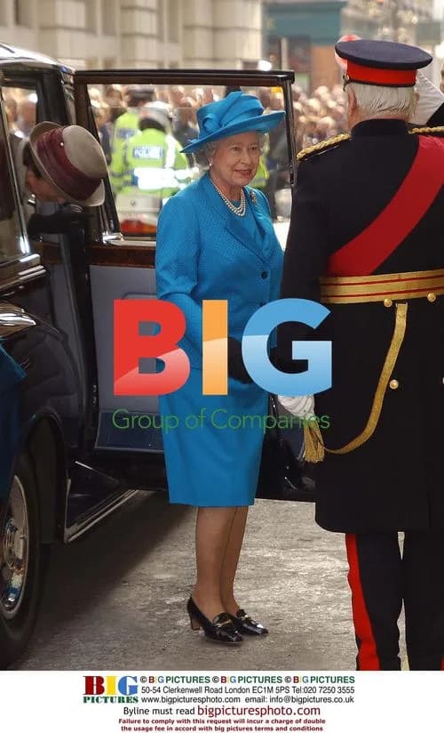 Queen Opens Royal Ballet School