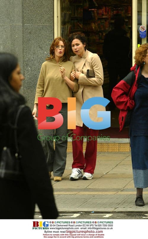 Minnie Driver visits newsagent