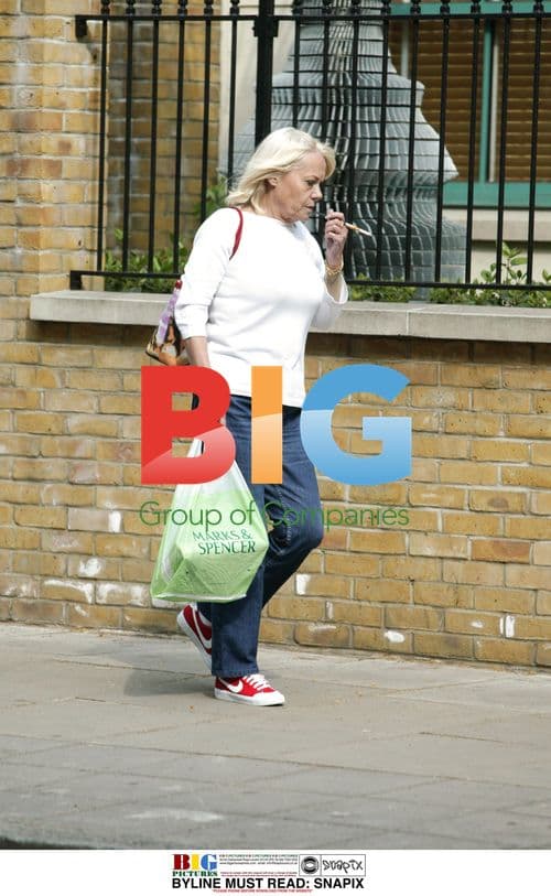 Wendy Richards Strolls After Errands