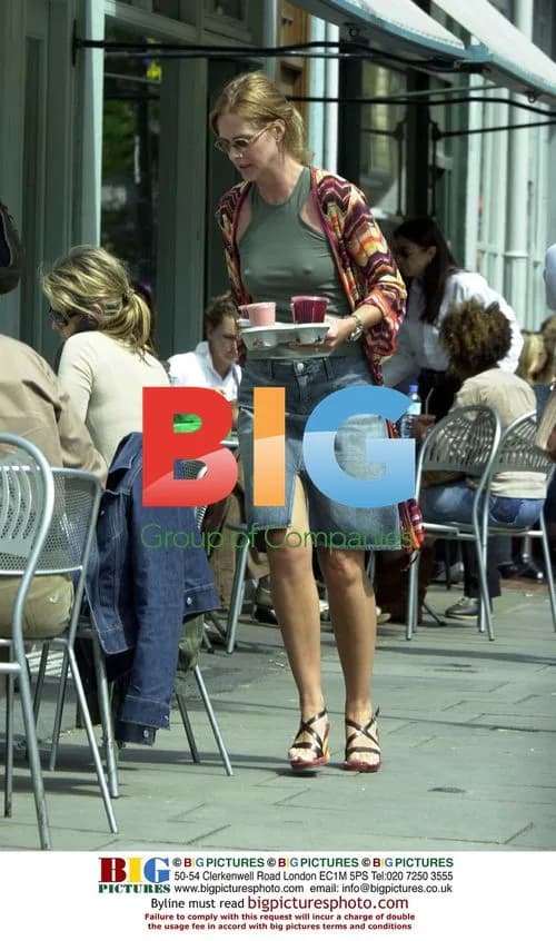 Trinny Woodall Lunches With Friend