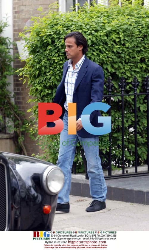 Celine Dion Appears Somber at Paris Fashion Week