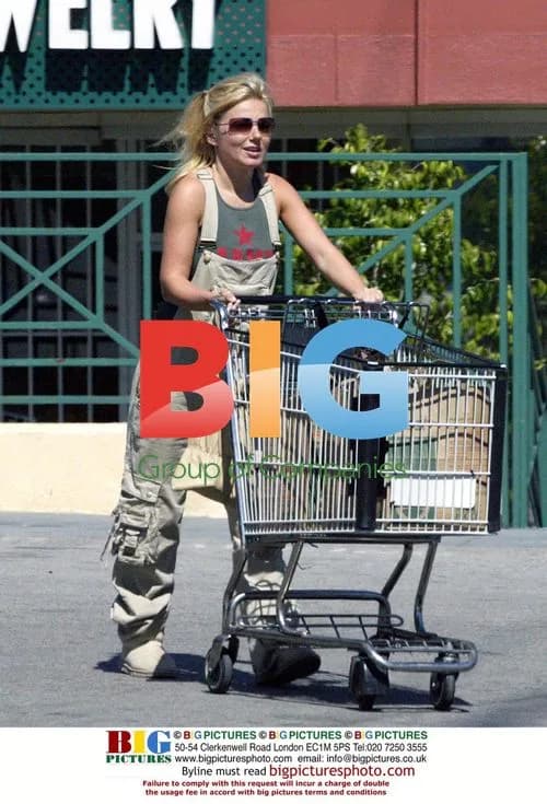 Geri Halliwell shopping in West Hollywood