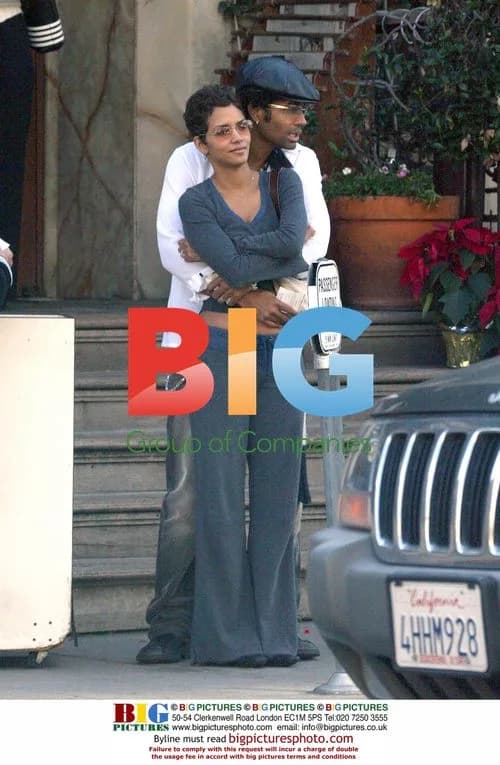 Halle Berry and Eric Bennet at restaurant