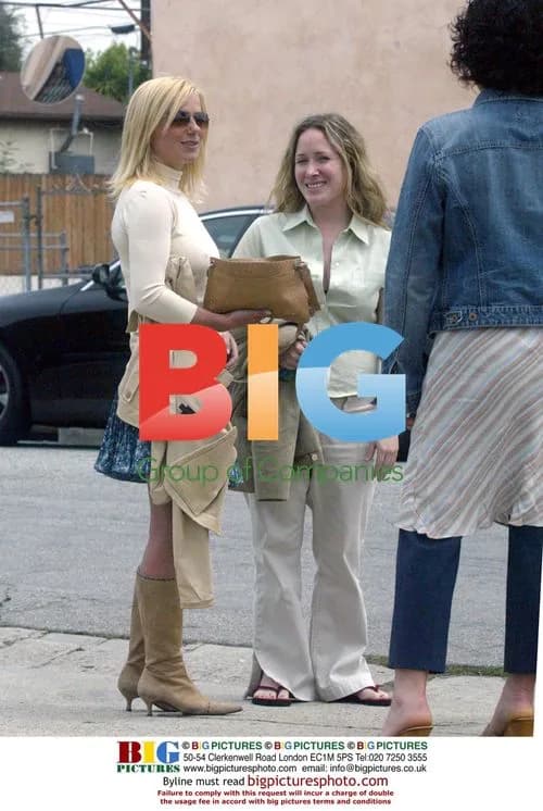 Geri Halliwell meets friends in West Hollywood