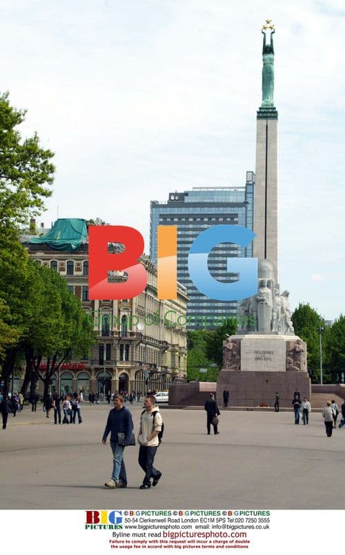 Rihanna Arrives for Fenty Runway Show