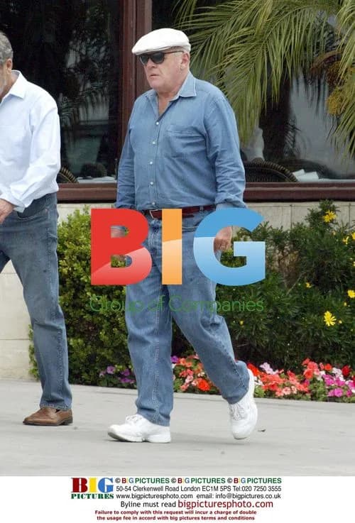 Anthony Hopkins Shopping in Santa Monica