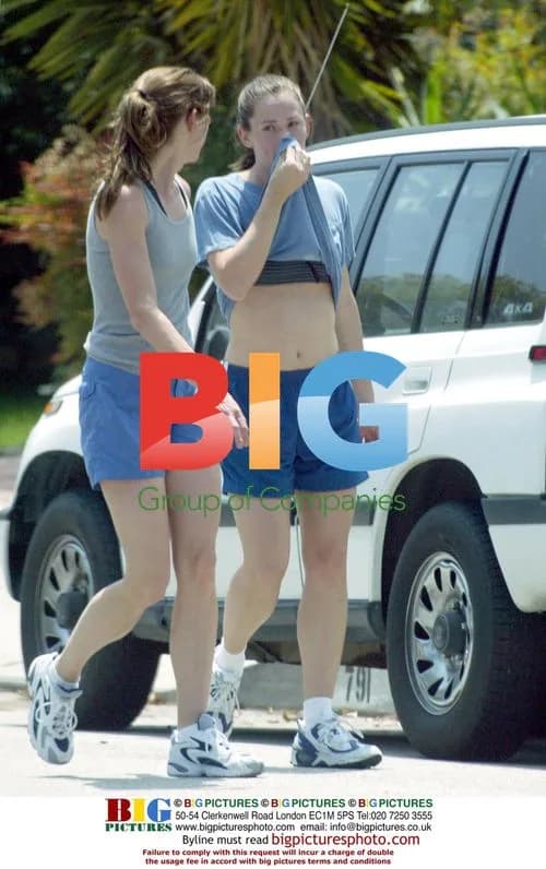 Jennifer Garner Leaving Coffee Shop