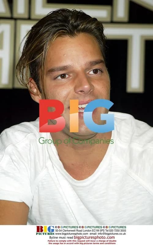Ricky Martin Signing CD