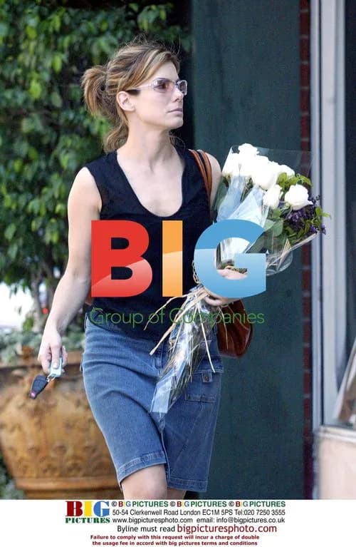 Sandra Bullock Shopping for Flowers