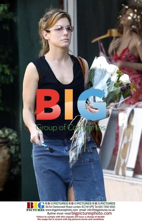 Sandra Bullock Shopping for Flowers