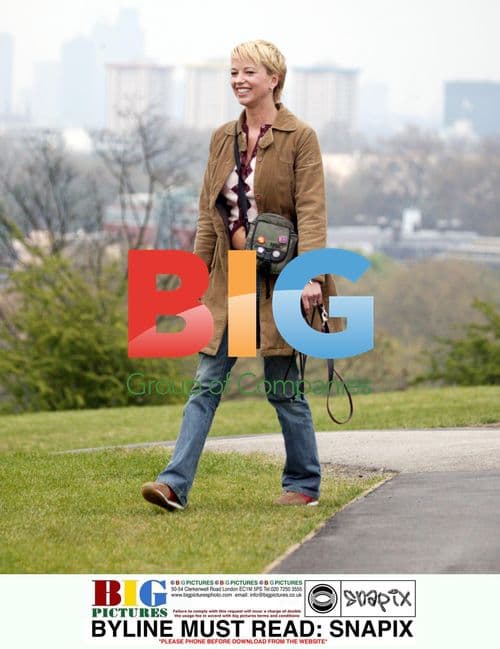 Sara Cox and Family Enjoy Park Outing