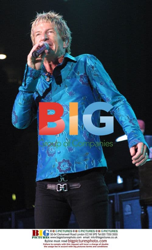 Kevin Cronin Performs with REO Speedwagon