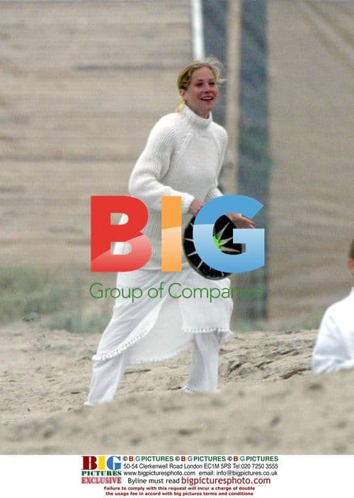 Christina Applegate and Husband Frisbee in Malibu