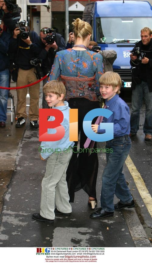 Lady Helen Taylor and Kids at Gallery Opening