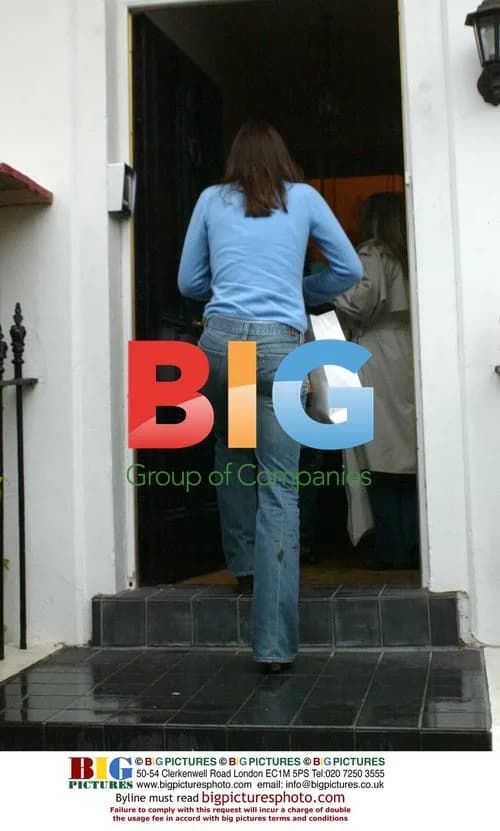 Liz Hurley Leaves Nicky Clarke Hair Salon