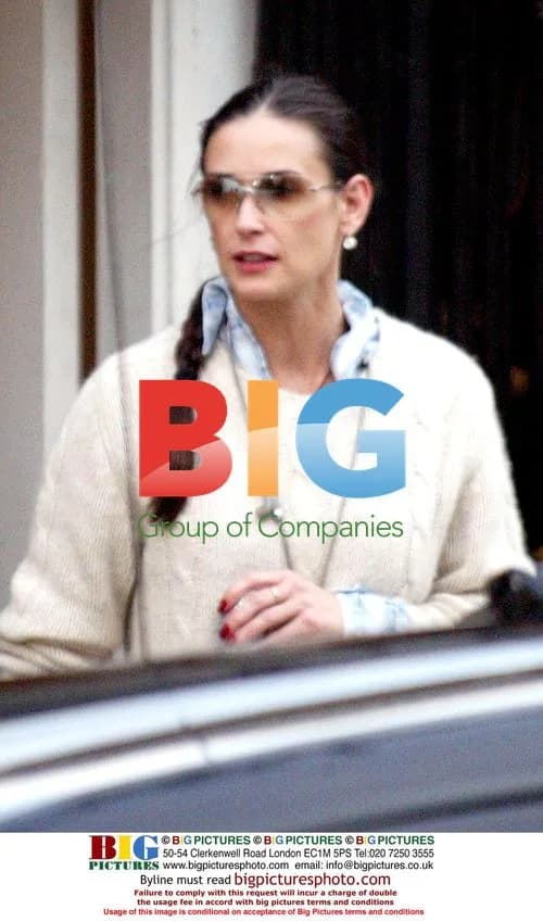 Demi Moore Leaves Furniture Store