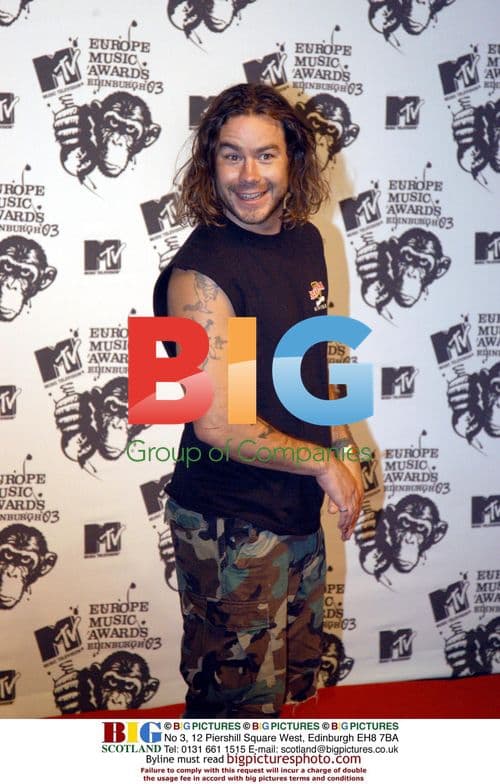 Adele Performs at Charity Gala