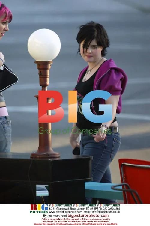 Kelly Osbourne goes furniture shopping