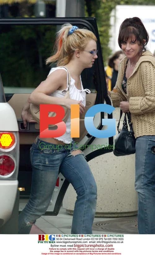 Britney Spears shopping with mother