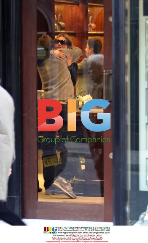 Rihanna leaves NYC restaurant