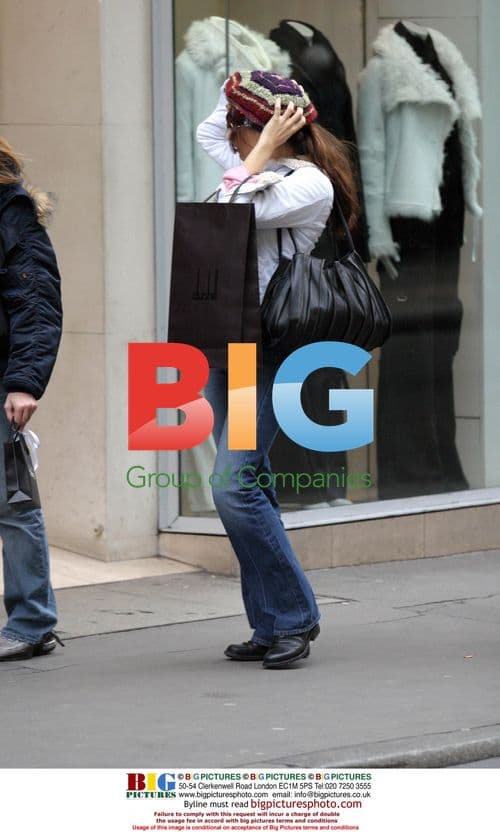 Kelly Brook Shopping in London