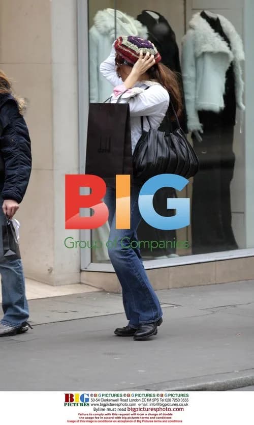 Kelly Brook Shopping in London