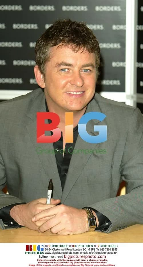 Shane Ritchie signs autobiography