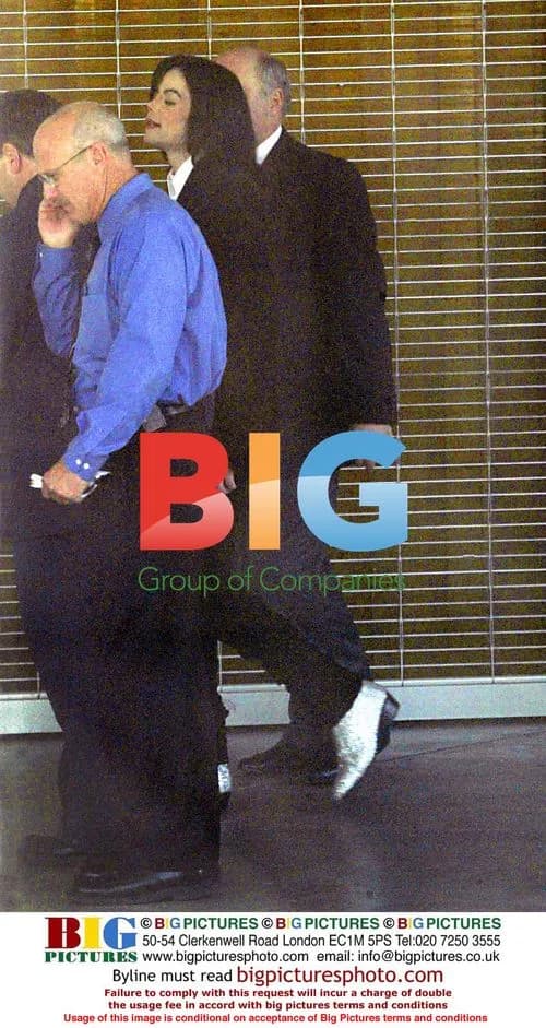 Michael Jackson leaves police station