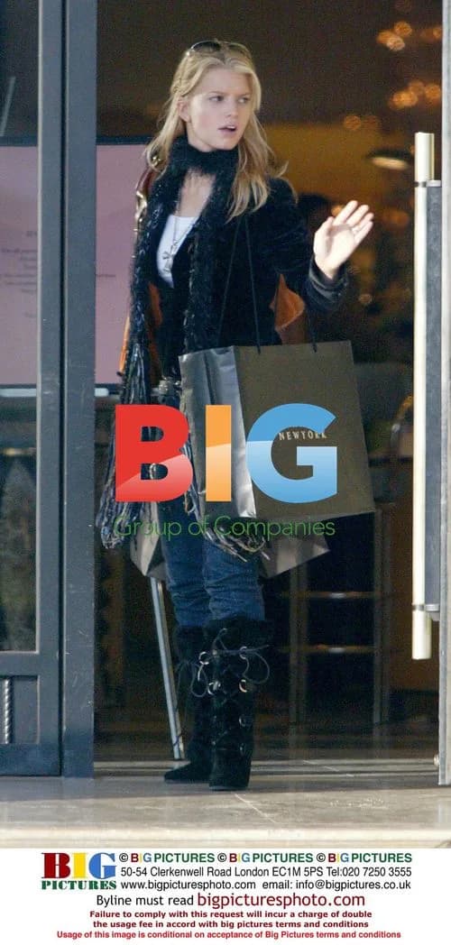 Jessica Simpson out shopping with mom