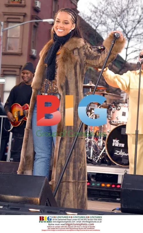 Alicia Keys Performs on GMA