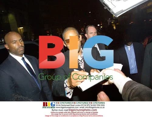 Will Smith signs autographs after Bad Boys 2 party