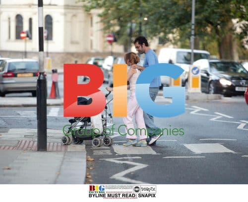 Isla Fisher, Sasha Baron Cohen, and Kimberley Joseph in the Park