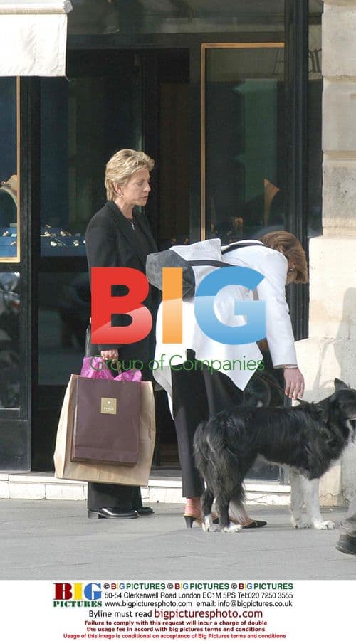 Patricia Cornwell Shopping in Paris