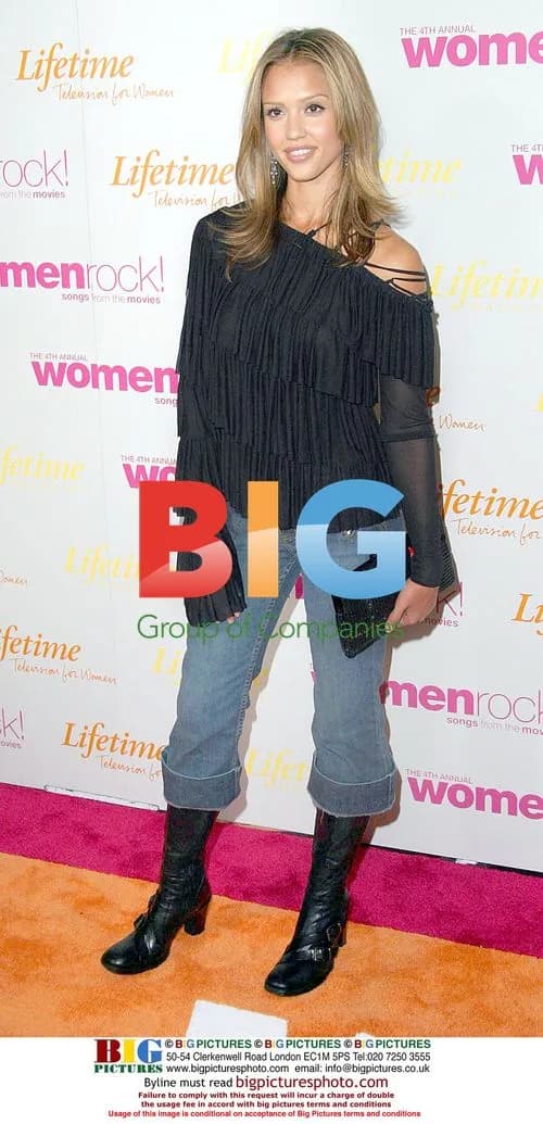 Jessica Alba at Women Rock concert