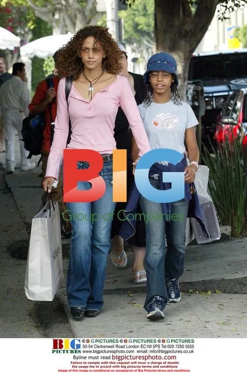 Halle Berry out shopping with daughter