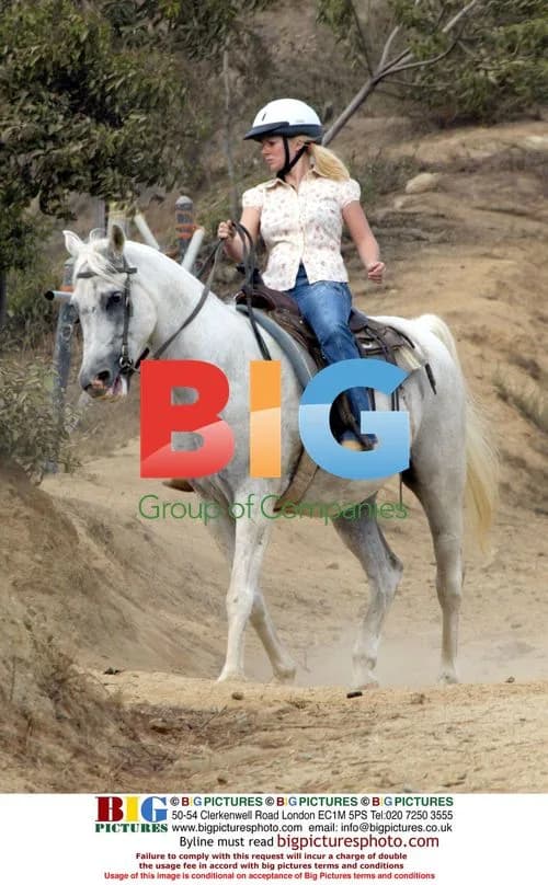 Geri Haliwell goes horse riding
