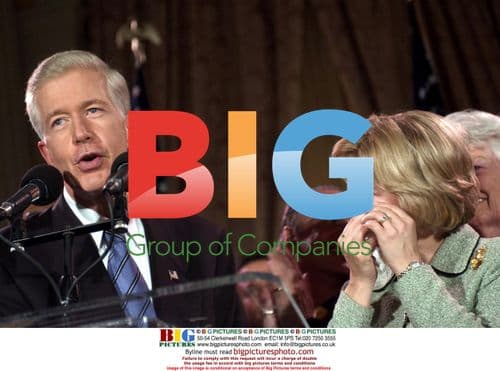 Polititian Gray Davis concedes recall election